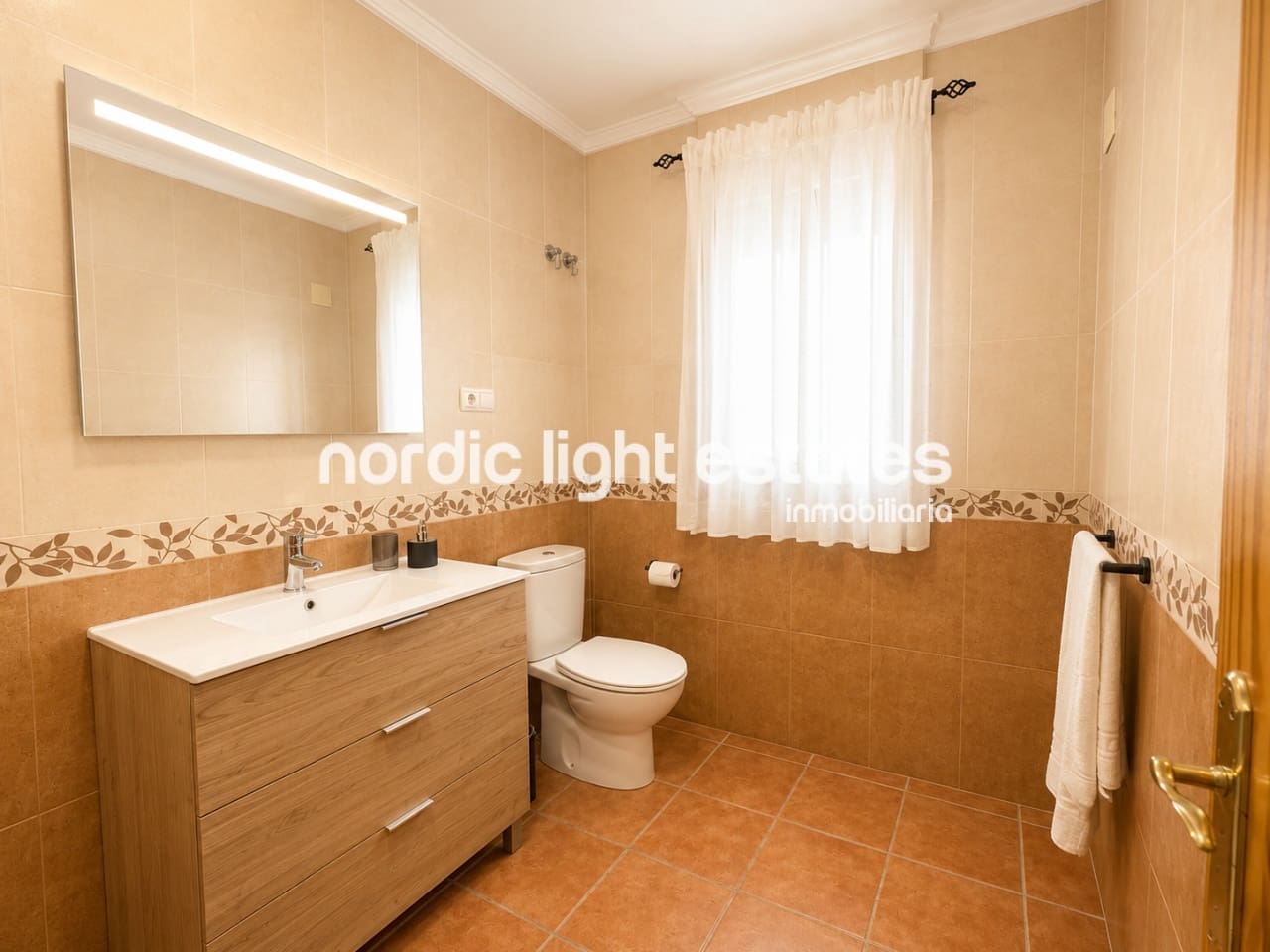 4 Zimmer Doppelhaus zu vermieten in Frigiliana - 1.400 € (Ref: 9909091)