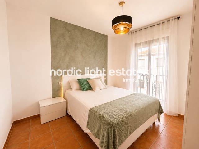 4 Zimmer Doppelhaus zu vermieten in Frigiliana - 1.400 € (Ref: 9909091)