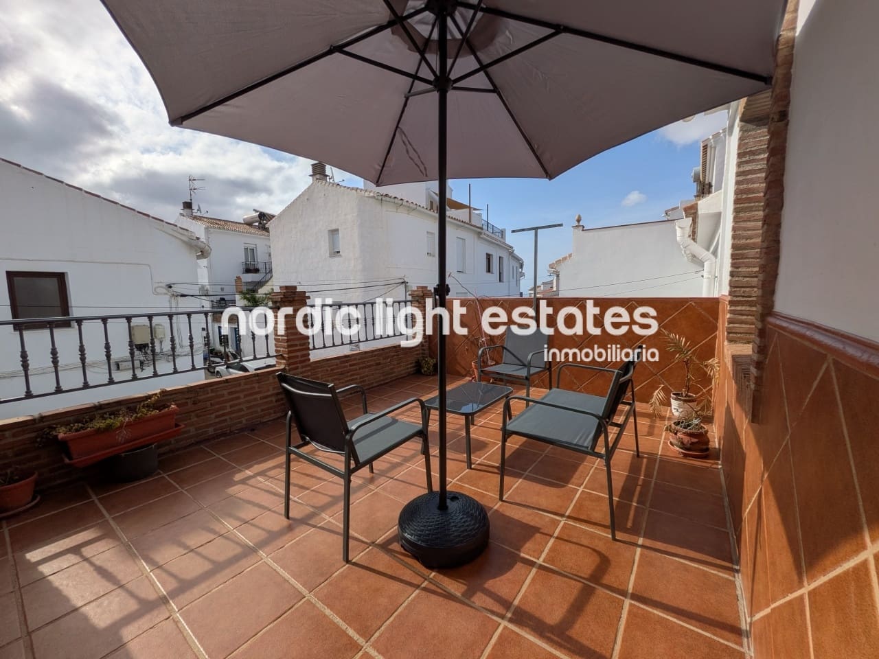 4 Zimmer Doppelhaus zu vermieten in Frigiliana - 1.400 € (Ref: 9909091)