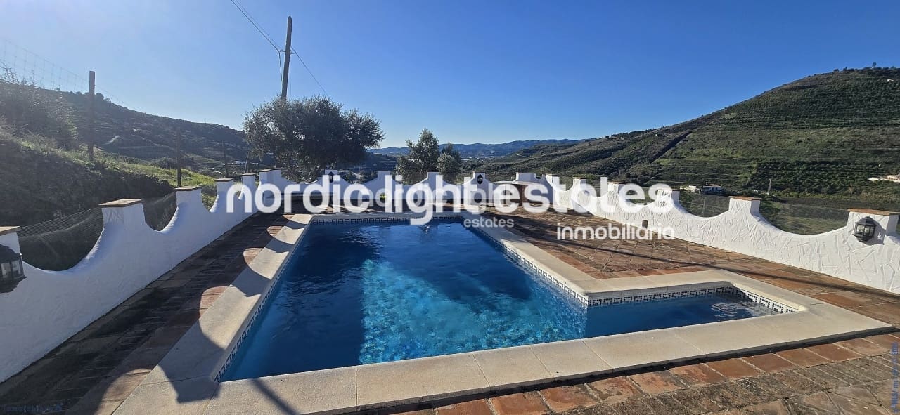 3 chambre Finca/Maison de Campagne à vendre à Velez-Malaga avec piscine garage - 475 000 € (Ref: 9925022)