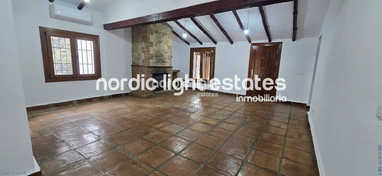 3 chambre Finca/Maison de Campagne à vendre à Velez-Malaga avec piscine garage - 475 000 € (Ref: 9925022)