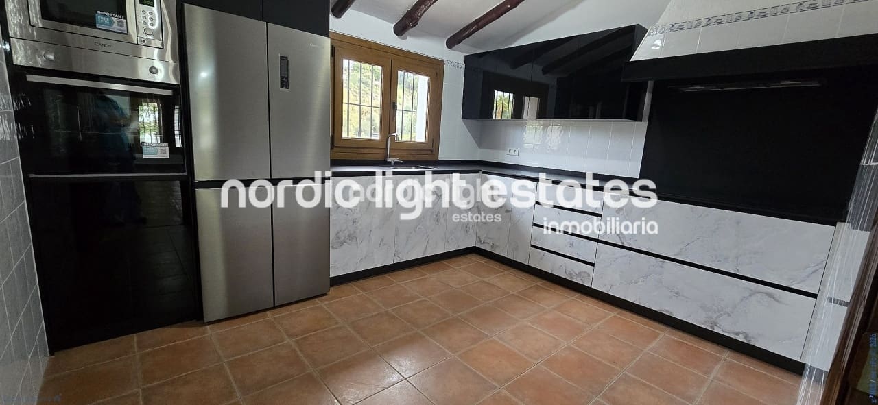 3 chambre Finca/Maison de Campagne à vendre à Velez-Malaga avec piscine garage - 475 000 € (Ref: 9925022)
