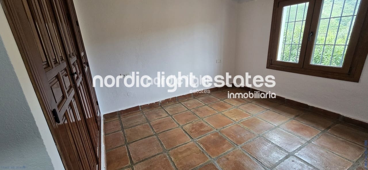 3 chambre Finca/Maison de Campagne à vendre à Velez-Malaga avec piscine garage - 475 000 € (Ref: 9925022)