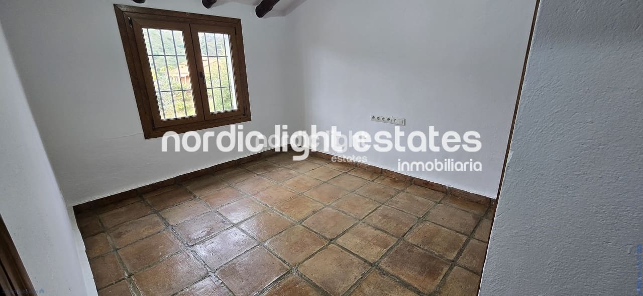 3 chambre Finca/Maison de Campagne à vendre à Velez-Malaga avec piscine garage - 475 000 € (Ref: 9925022)