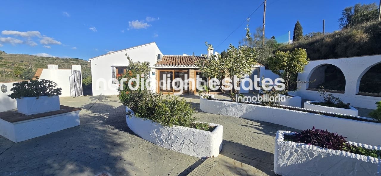 3 chambre Finca/Maison de Campagne à vendre à Velez-Malaga avec piscine garage - 475 000 € (Ref: 9925022)