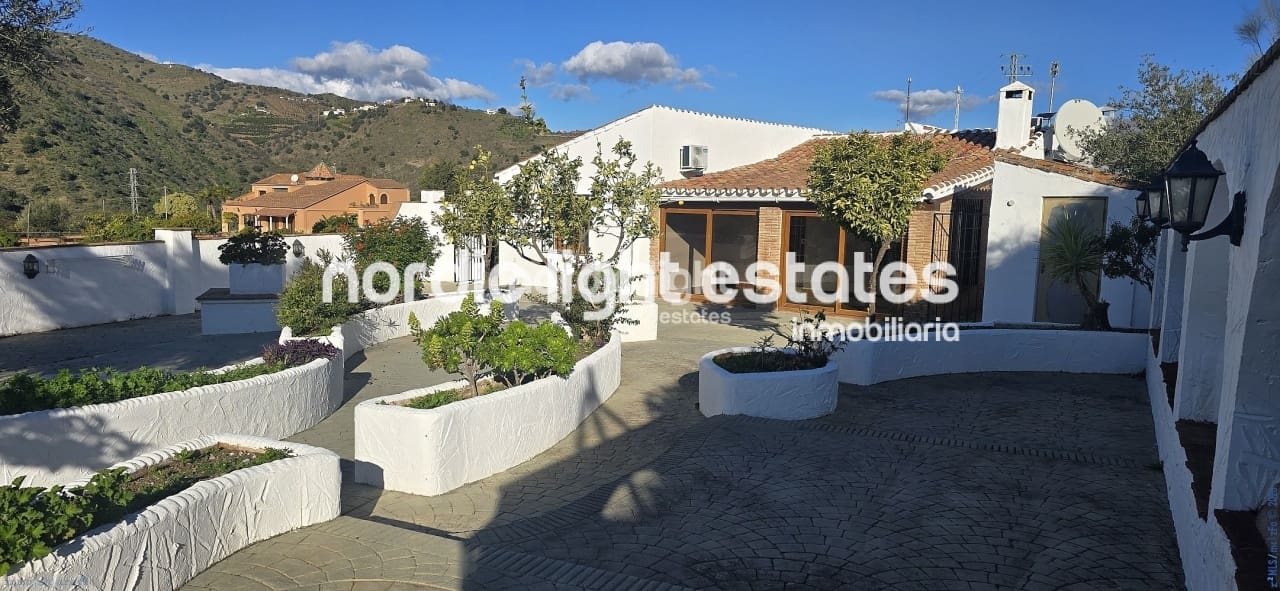 3 chambre Finca/Maison de Campagne à vendre à Velez-Malaga avec piscine garage - 475 000 € (Ref: 9925022)
