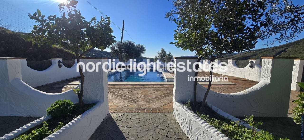 3 chambre Finca/Maison de Campagne à vendre à Velez-Malaga avec piscine garage - 475 000 € (Ref: 9925022)