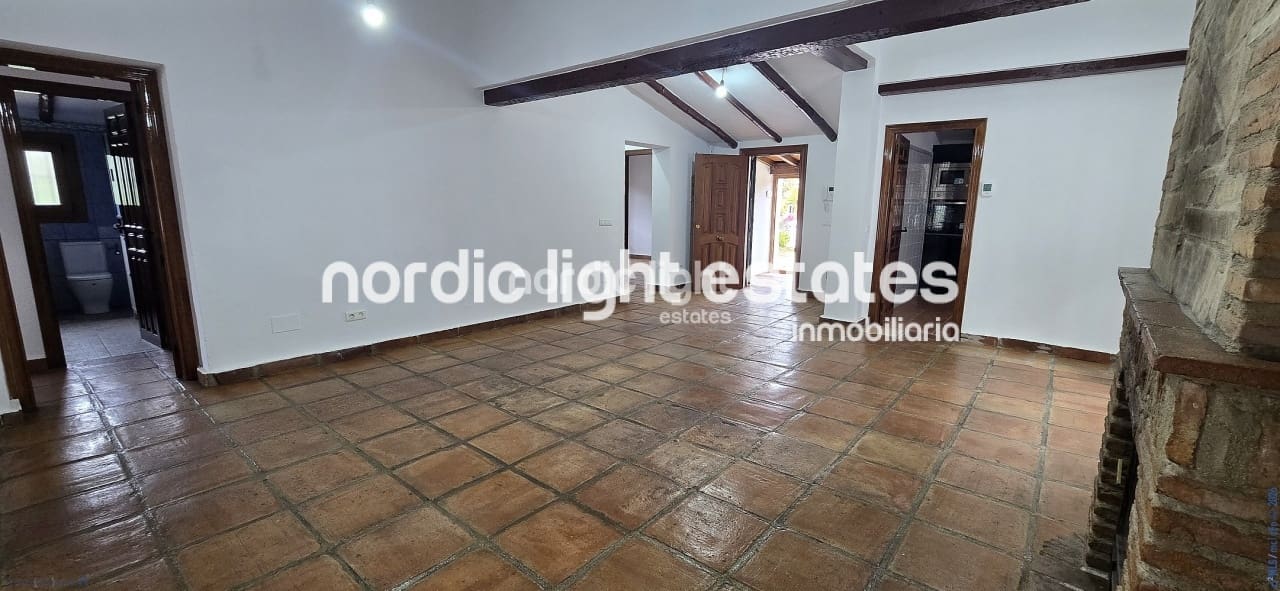 3 chambre Finca/Maison de Campagne à vendre à Velez-Malaga avec piscine garage - 475 000 € (Ref: 9925022)