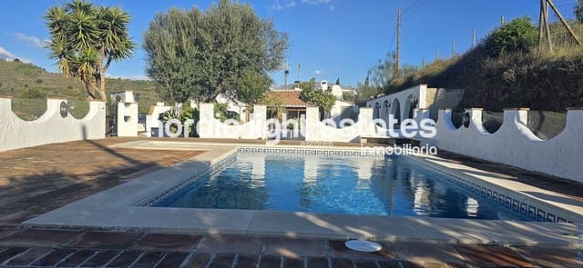 3 chambre Finca/Maison de Campagne à vendre à Vélez-Málaga avec piscine garage - 475 000 € (Ref: 9925022)