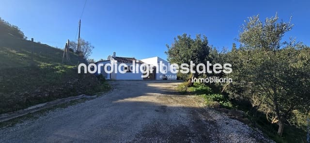3 chambre Finca/Maison de Campagne à vendre à Vélez-Málaga avec piscine garage - 475 000 € (Ref: 9925022)
