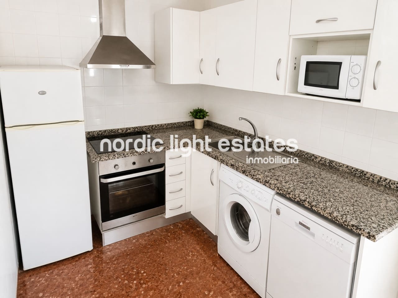 2 bedroom Apartment for rent in Nerja - € 725 (Ref: 9938774)