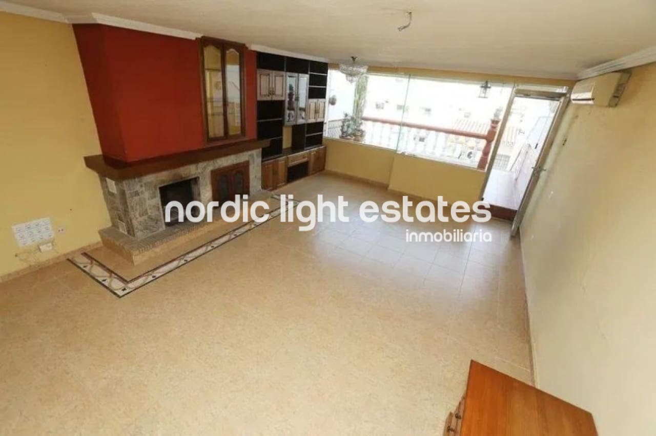 3 soveværelse Semi-Rækkehus til salg i La Cala del Moral med swimmingpool - € 690.000 (Ref: 9948613)