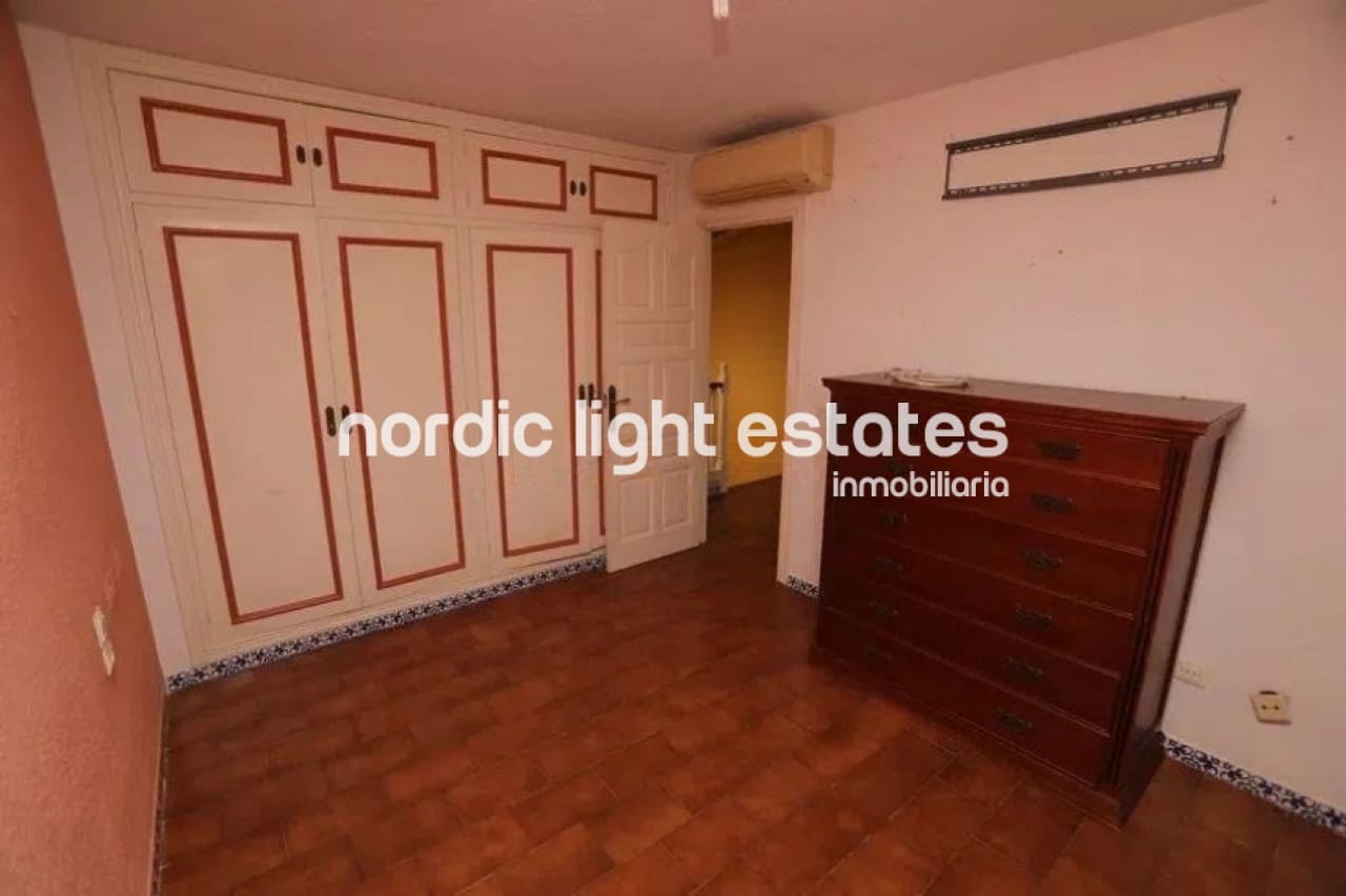 3 soveværelse Semi-Rækkehus til salg i La Cala del Moral med swimmingpool - € 690.000 (Ref: 9948613)