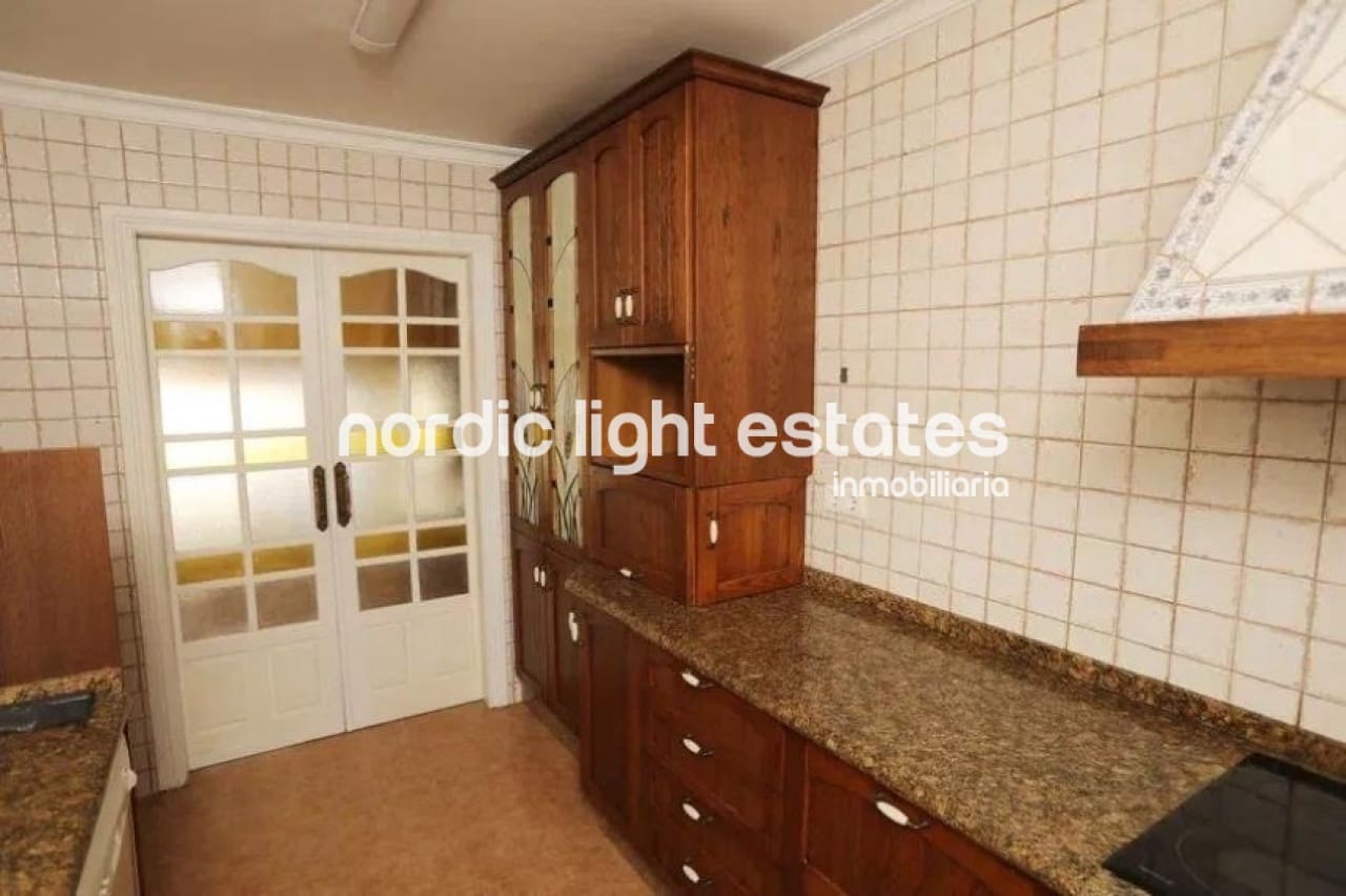 3 soveværelse Semi-Rækkehus til salg i La Cala del Moral med swimmingpool - € 690.000 (Ref: 9948613)