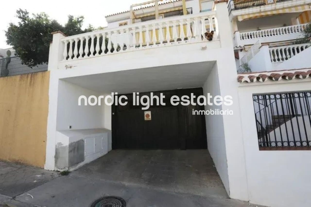 3 soveværelse Semi-Rækkehus til salg i La Cala del Moral med swimmingpool - € 690.000 (Ref: 9948613)