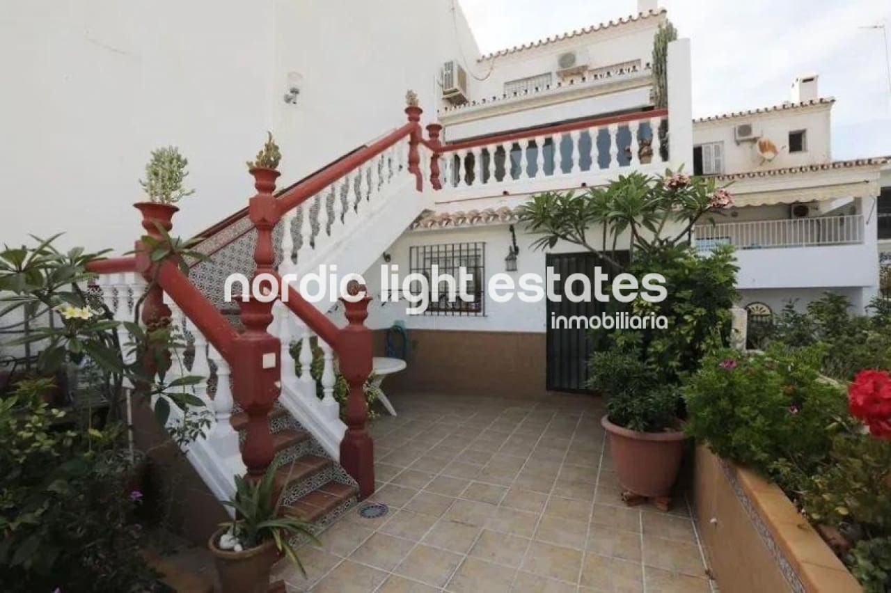 3 soveværelse Semi-Rækkehus til salg i La Cala del Moral med swimmingpool - € 690.000 (Ref: 9948613)