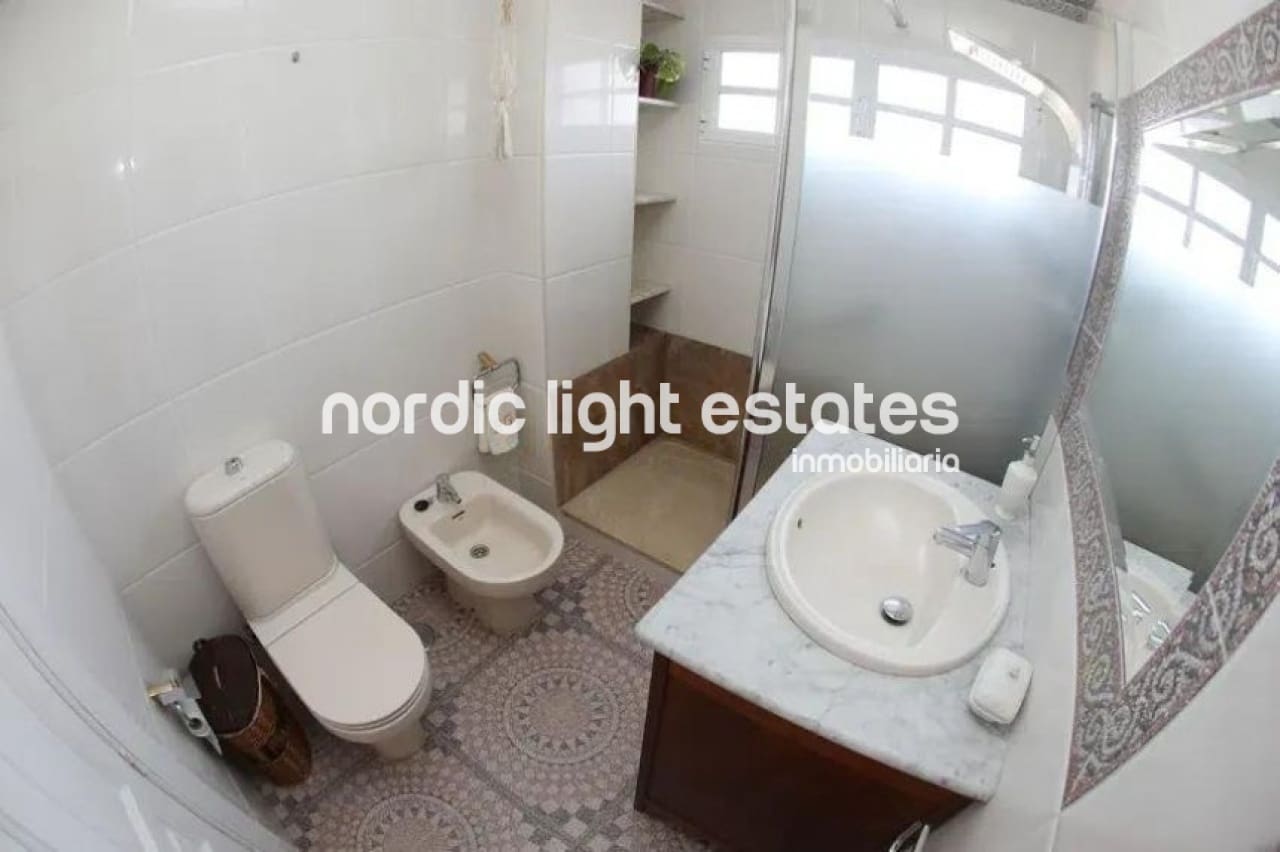 3 soveværelse Semi-Rækkehus til salg i La Cala del Moral med swimmingpool - € 690.000 (Ref: 9948613)
