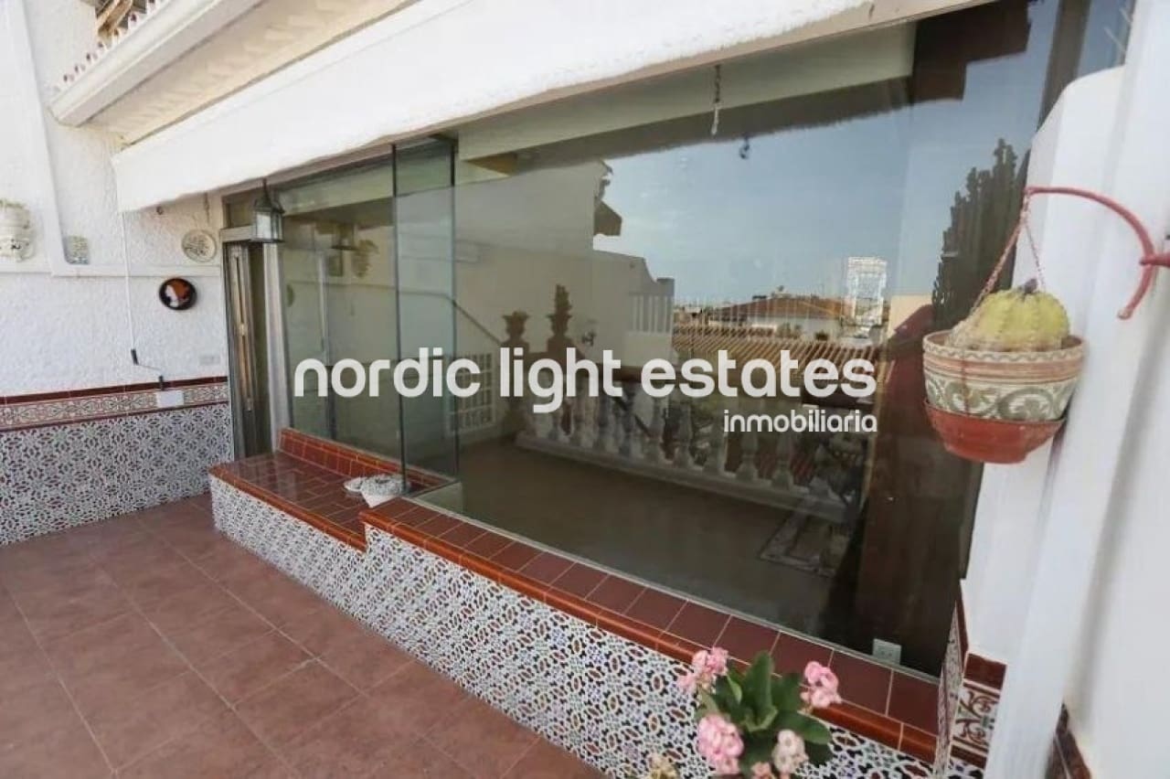 3 soveværelse Semi-Rækkehus til salg i La Cala del Moral med swimmingpool - € 690.000 (Ref: 9948613)