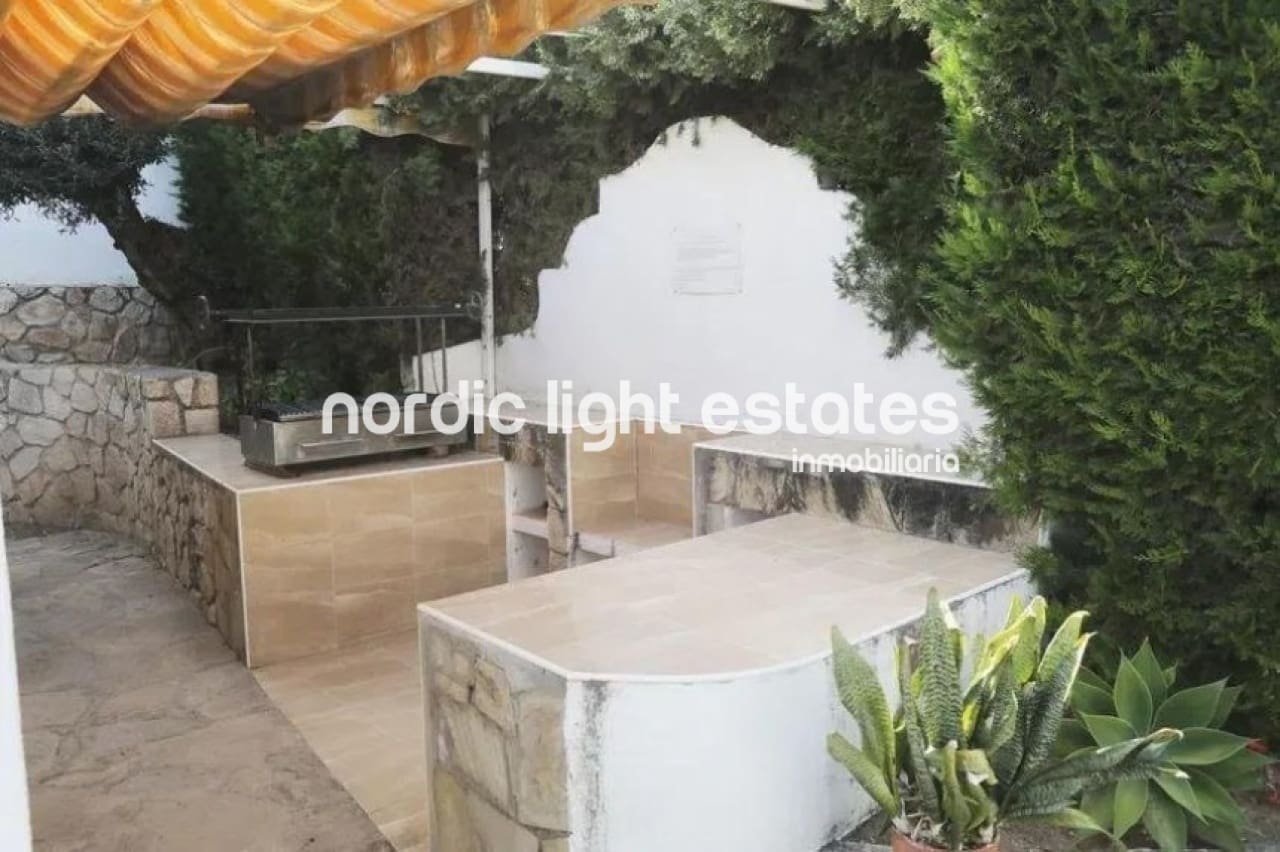 3 soveværelse Semi-Rækkehus til salg i La Cala del Moral med swimmingpool - € 690.000 (Ref: 9948613)