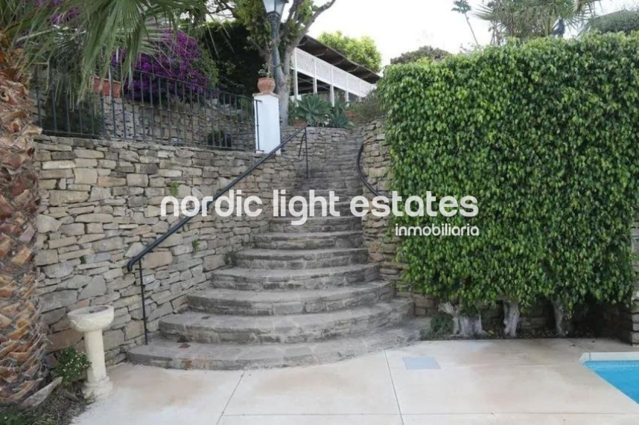 3 soveværelse Semi-Rækkehus til salg i La Cala del Moral med swimmingpool - € 690.000 (Ref: 9948613)