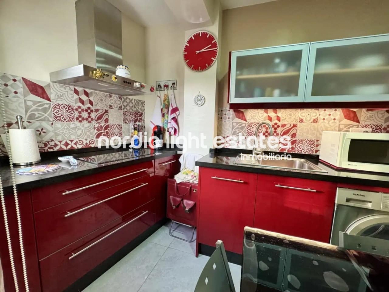 2 soveværelse Lejlighed til salg i Torre del Mar med swimmingpool - € 269.000 (Ref: 9948791)