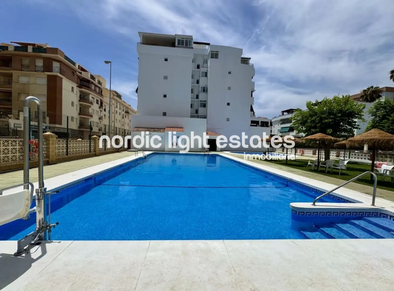 2 soveværelse Lejlighed til salg i Torre del Mar med swimmingpool - € 269.000 (Ref: 9948791)