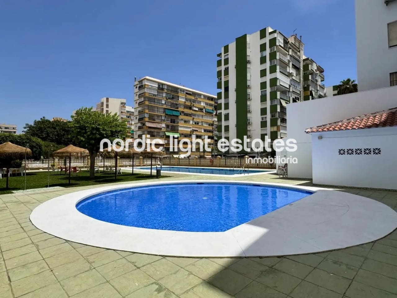 2 soveværelse Lejlighed til salg i Torre del Mar med swimmingpool - € 269.000 (Ref: 9948791)
