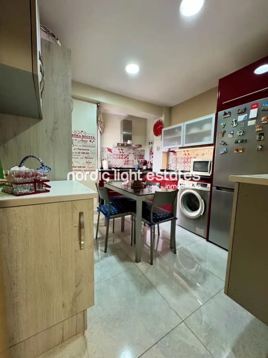 2 soveværelse Lejlighed til salg i Torre del Mar med swimmingpool - € 269.000 (Ref: 9948791)