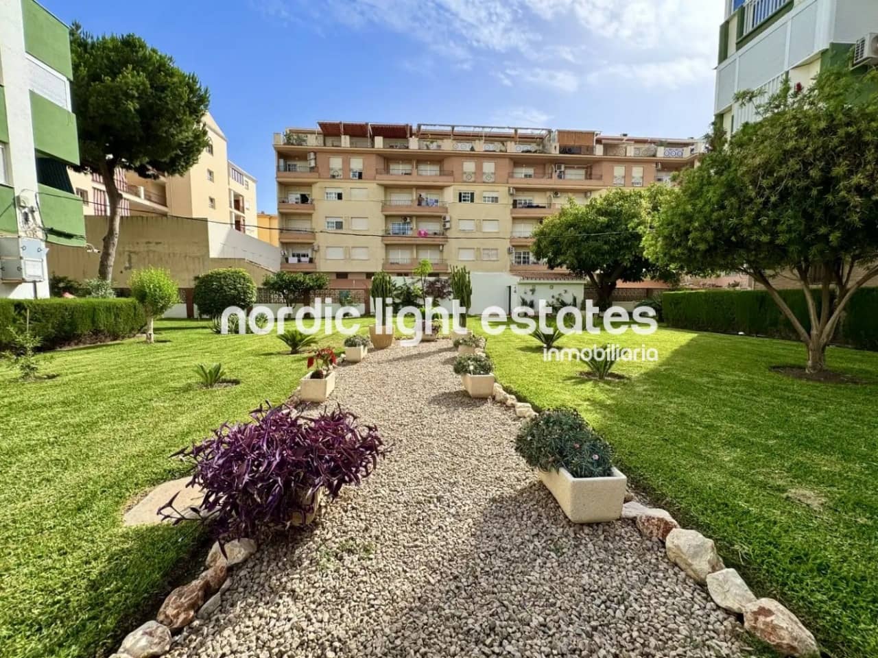 2 soveværelse Lejlighed til salg i Torre del Mar med swimmingpool - € 269.000 (Ref: 9948791)