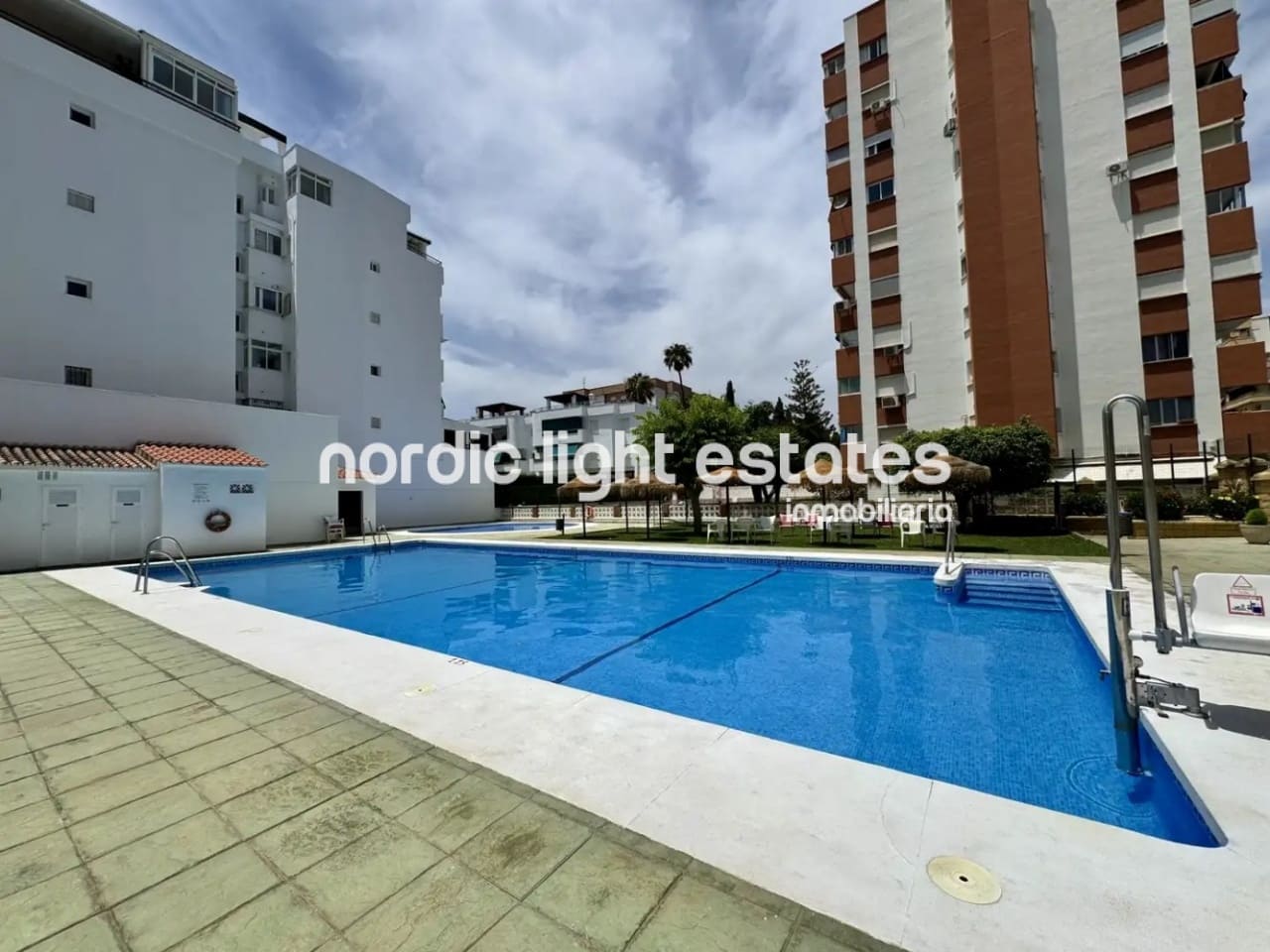 2 soveværelse Lejlighed til salg i Torre del Mar med swimmingpool - € 269.000 (Ref: 9948791)