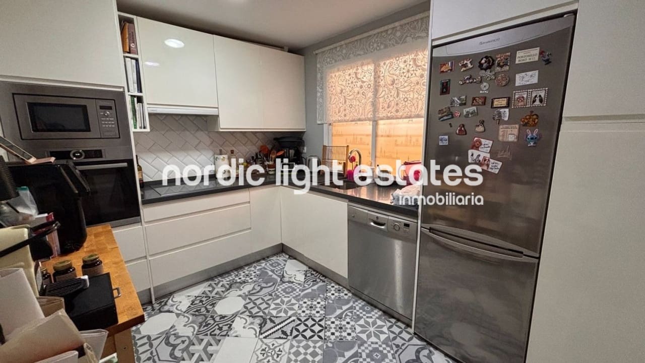 3 soveværelse Lejlighed til salg i La Cala del Moral med swimmingpool garage - € 449.000 (Ref: 9958328)