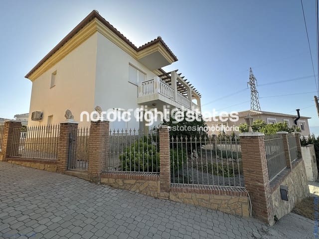 Chalet de 4 habitaciones en Algarrobo Costa, Algarrobo en venta con piscina garaje - 585.000 € (Ref: 9989396)