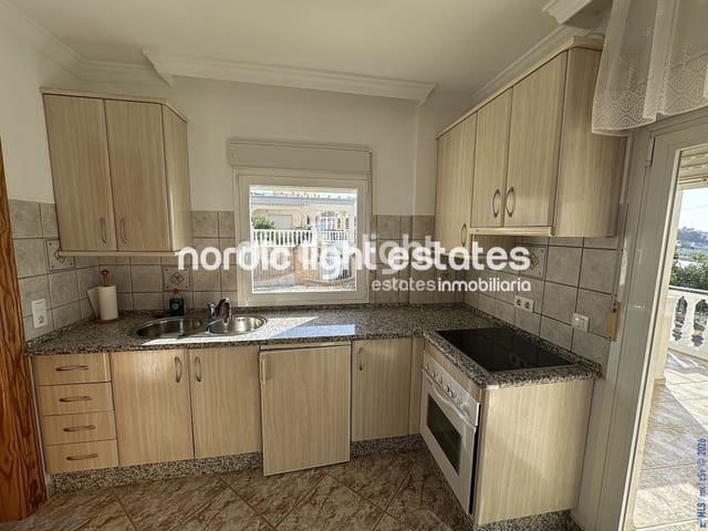 Chalet de 4 habitaciones en Algarrobo Costa, Algarrobo en venta con piscina garaje - 585.000 € (Ref: 9989396)