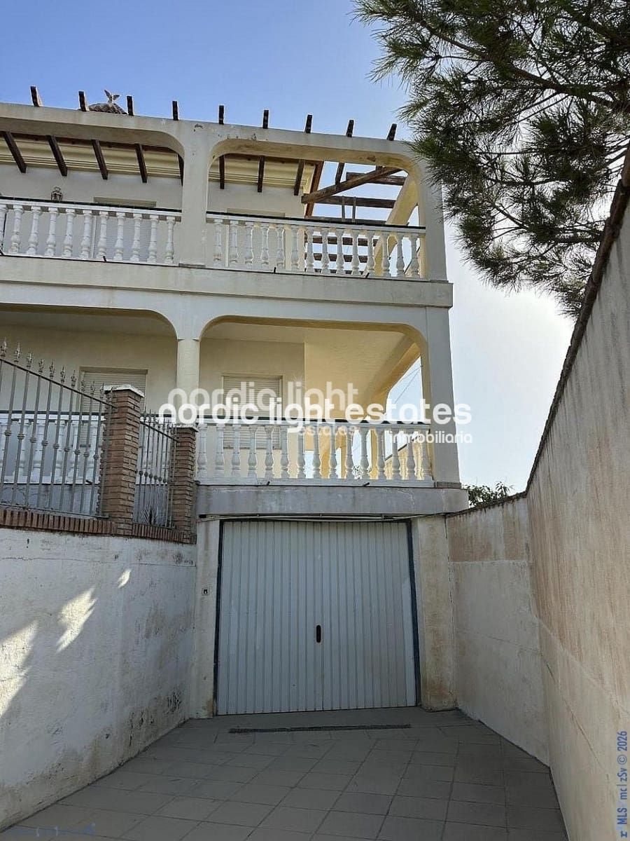 Chalet de 4 habitaciones en Algarrobo Costa en venta con piscina garaje - 585.000 € (Ref: 9989396)