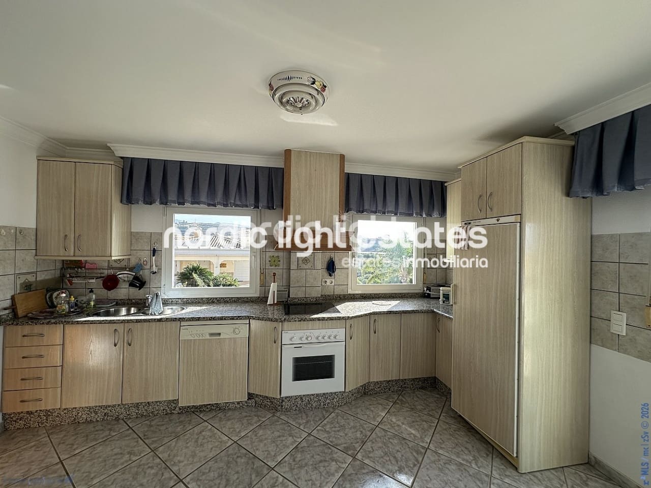 Chalet de 4 habitaciones en Algarrobo Costa en venta con piscina garaje - 585.000 € (Ref: 9989396)