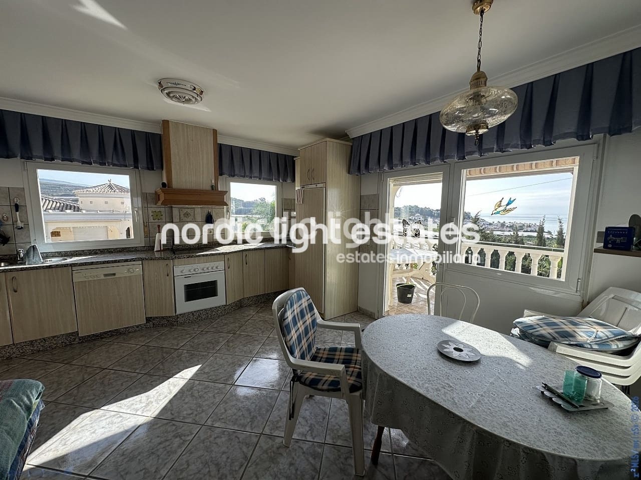 Chalet de 4 habitaciones en Algarrobo Costa en venta con piscina garaje - 585.000 € (Ref: 9989396)