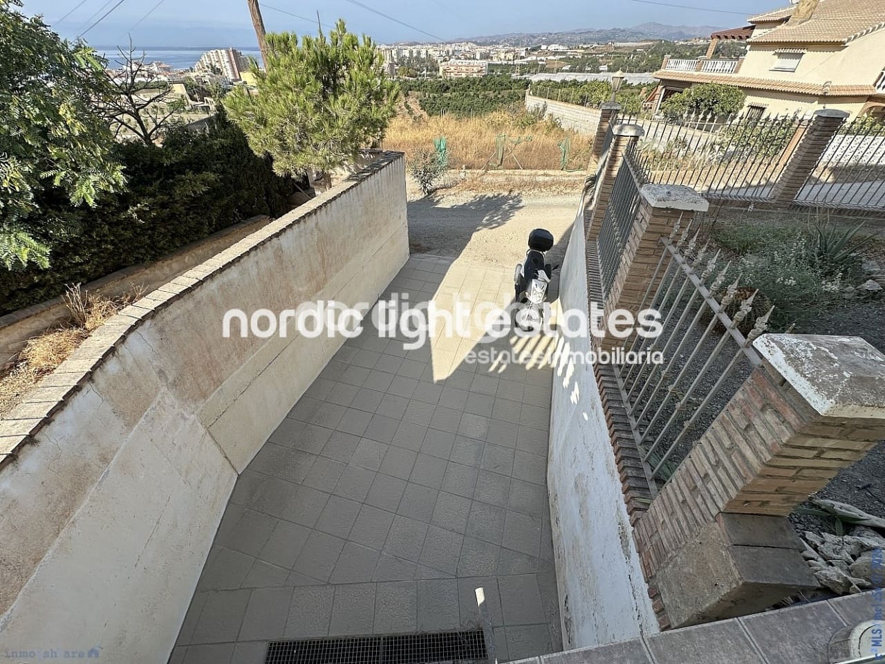 Chalet de 4 habitaciones en Algarrobo Costa en venta con piscina garaje - 585.000 € (Ref: 9989396)