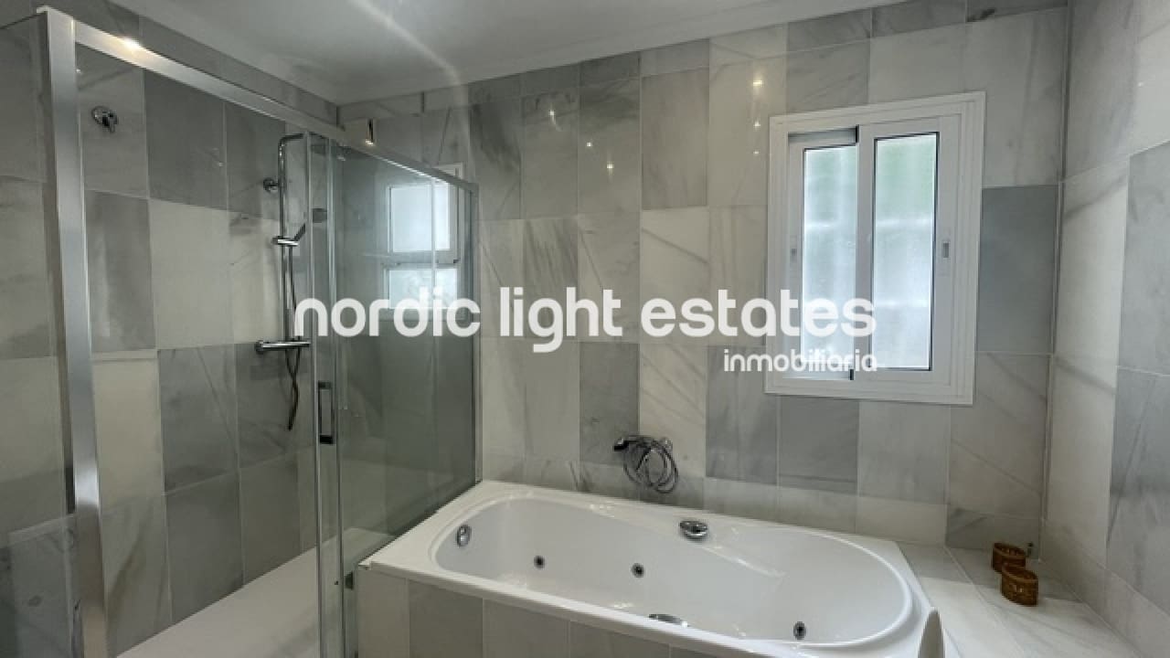4 slaapkamer Villa te koop in Nerja met zwembad - € 850.000 (Ref: 9997667)