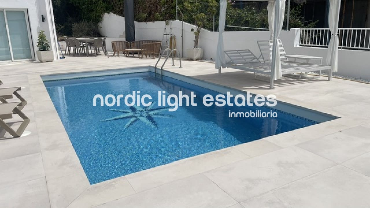 4 slaapkamer Villa te koop in Nerja met zwembad - € 850.000 (Ref: 9997667)