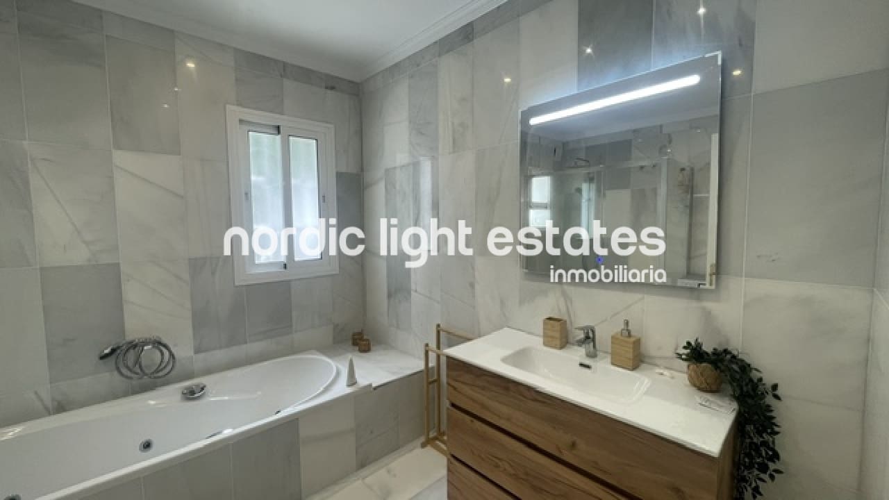 4 slaapkamer Villa te koop in Nerja met zwembad - € 850.000 (Ref: 9997667)