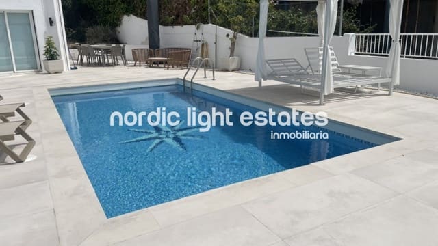4 sypialnia Willa na sprzedaż w Nerja z basenem - 850 000 € (Ref: 9997667)