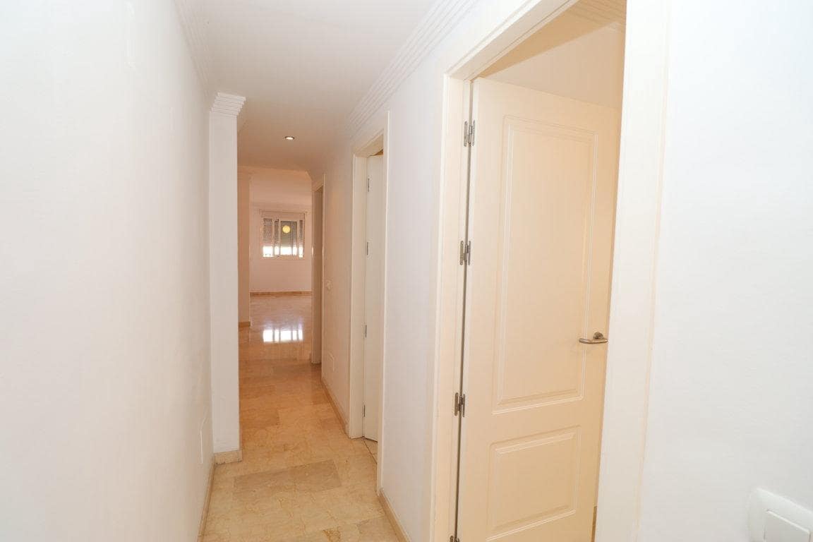 3 quarto Apartamento para arrendar em Alhaurin el Grande com garagem - 950 € (Ref: 10040258)