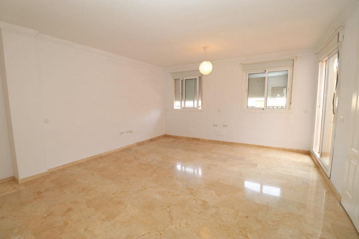 3 quarto Apartamento para arrendar em Alhaurin el Grande com garagem - 950 € (Ref: 10040258)