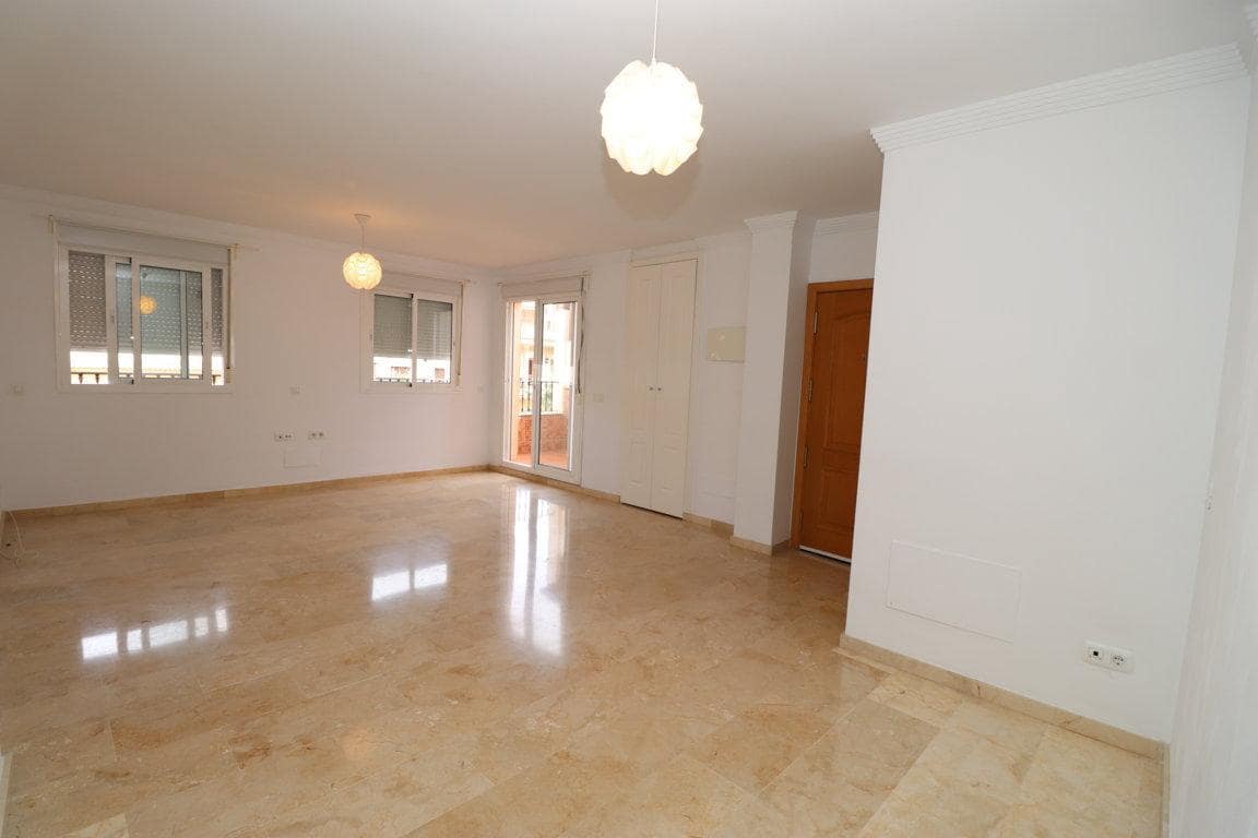 3 quarto Apartamento para arrendar em Alhaurin el Grande com garagem - 950 € (Ref: 10040258)