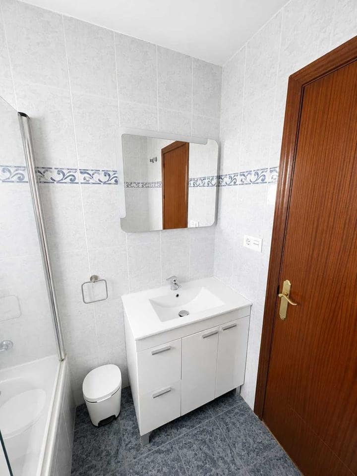 3 soveværelse Villa til leje i Coin med swimmingpool garage - € 1.200 (Ref: 10042281)