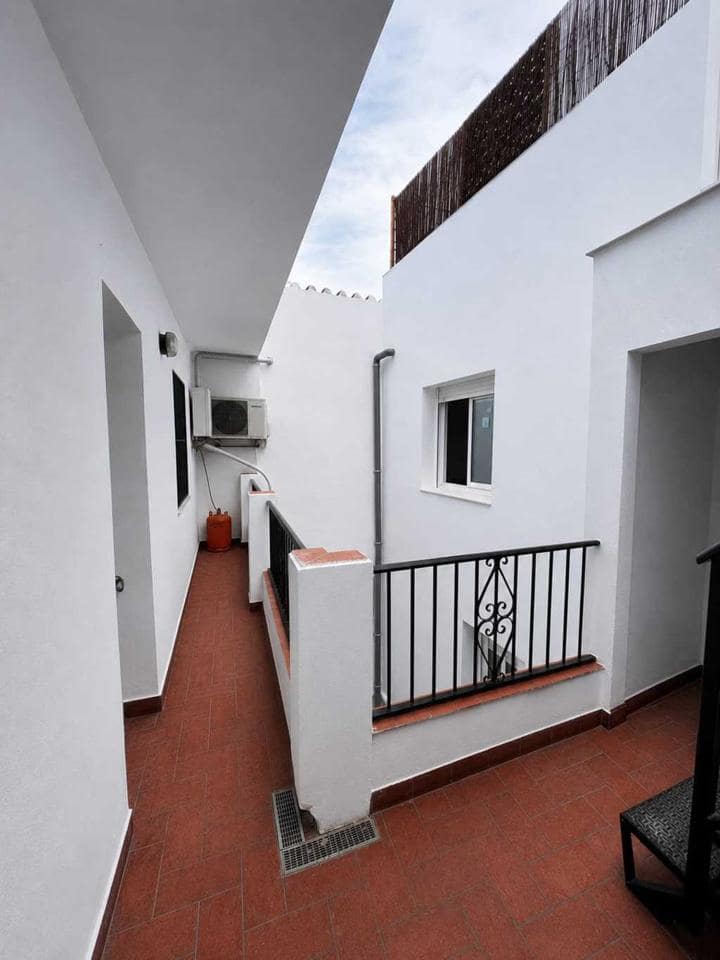 3 soveværelse Villa til leje i Coin med swimmingpool garage - € 1.200 (Ref: 10042281)