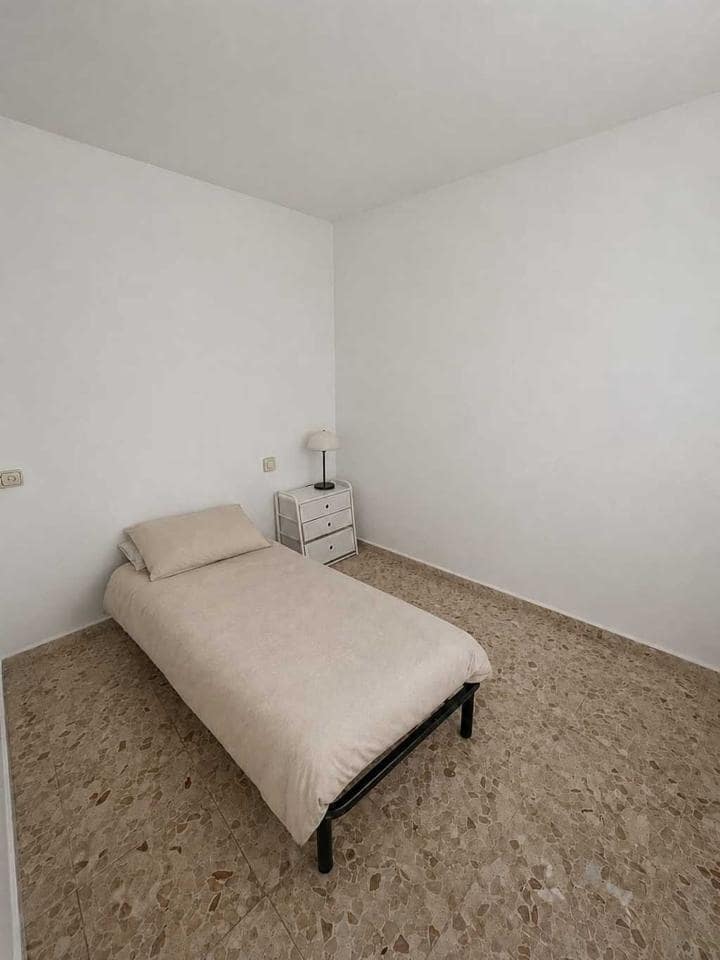3 soveværelse Villa til leje i Coin med swimmingpool garage - € 1.200 (Ref: 10042281)