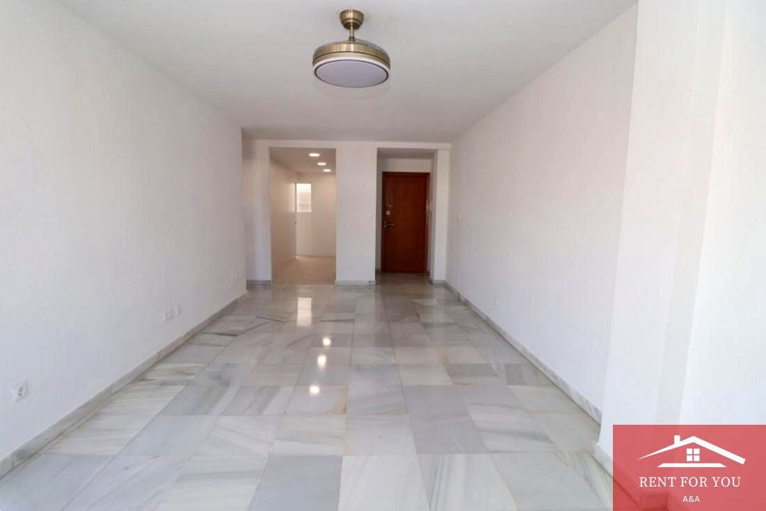 4 bedroom Flat for rent in Coin with garage - € 950 (Ref: 10045777)