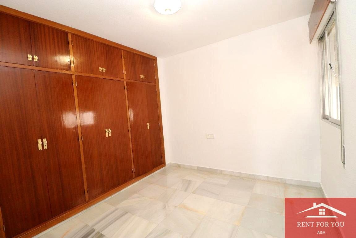 4 bedroom Flat for rent in Coin with garage - € 950 (Ref: 10045777)