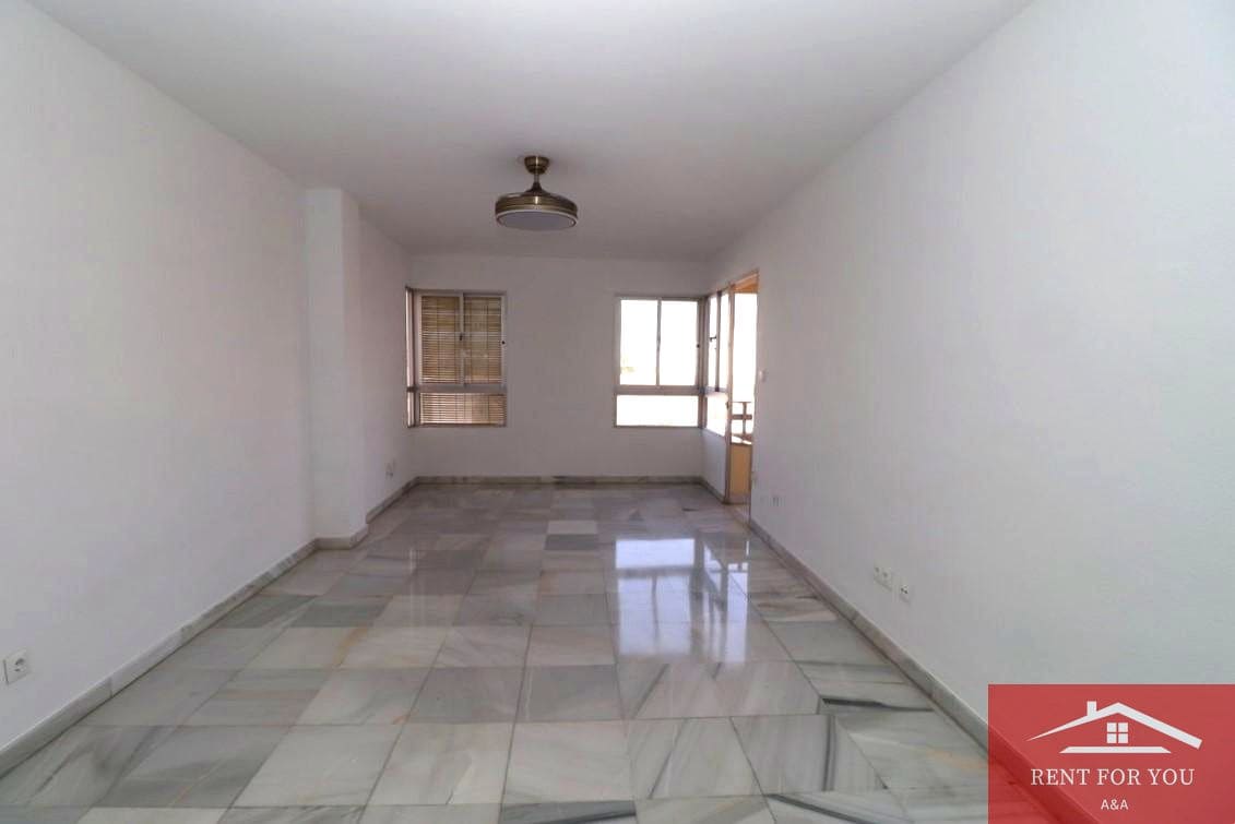 4 bedroom Flat for rent in Coin with garage - € 950 (Ref: 10045777)